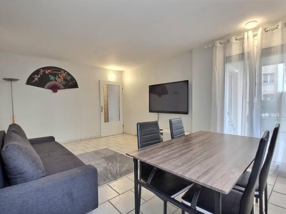 Le Cosy Wiener *Paris*Gare A 300 M*Disneyland* Шамп-сюр-Марн Екстериор снимка