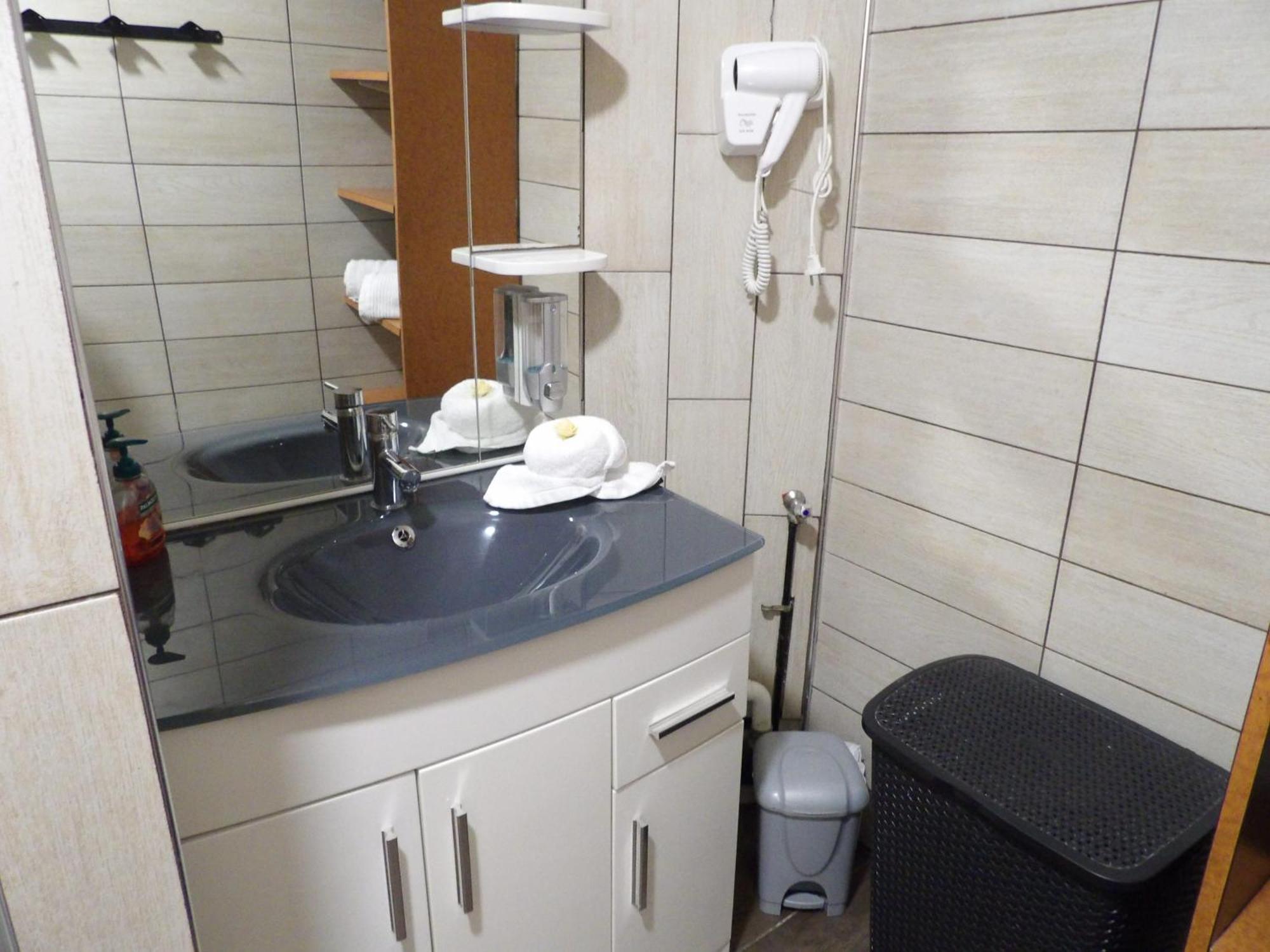 Le Cosy Wiener *Paris*Gare A 300 M*Disneyland* Шамп-сюр-Марн Екстериор снимка